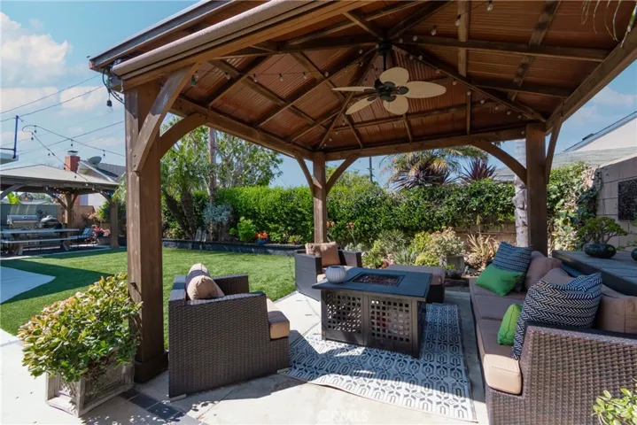 15551 Aulnay Lane, Huntington Beach, California 92647