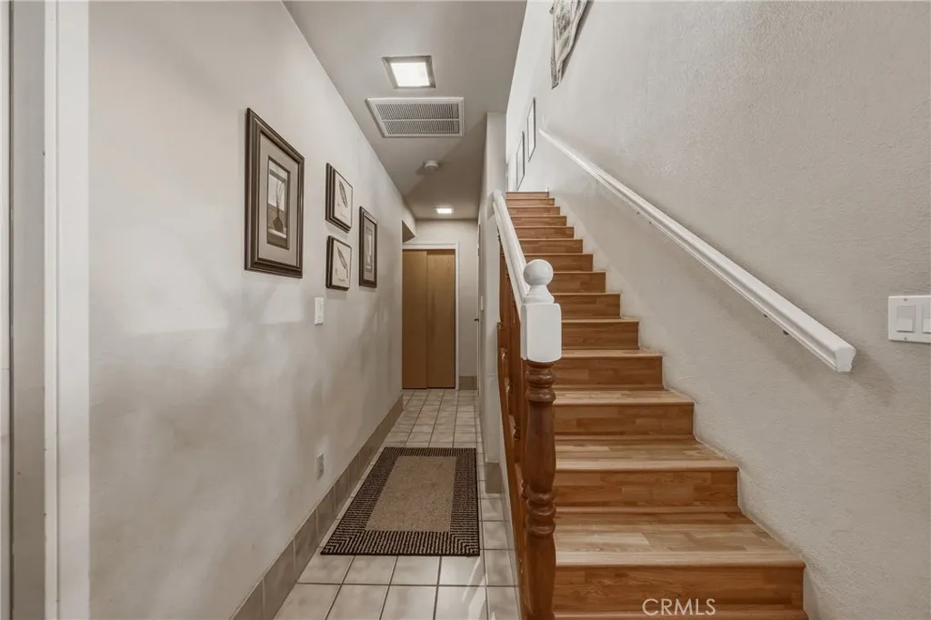Front door opens to this area. All beds downstairs.