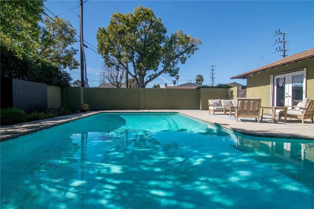 544 N California Street, Burbank, California 91505 home-pic-18