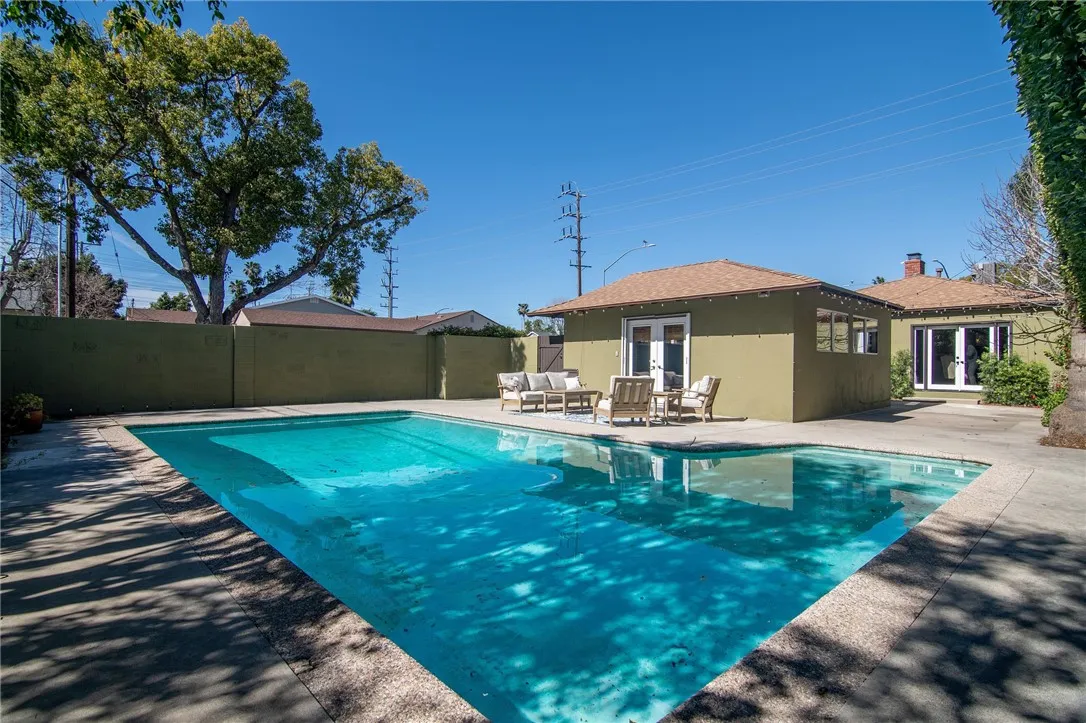 544 N California Street, Burbank, California 91505 home-pic-17
