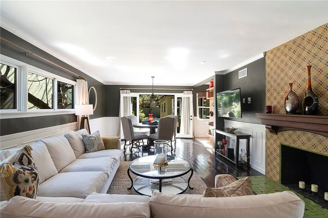 544 N California Street, Burbank, California 91505 home-pic-1