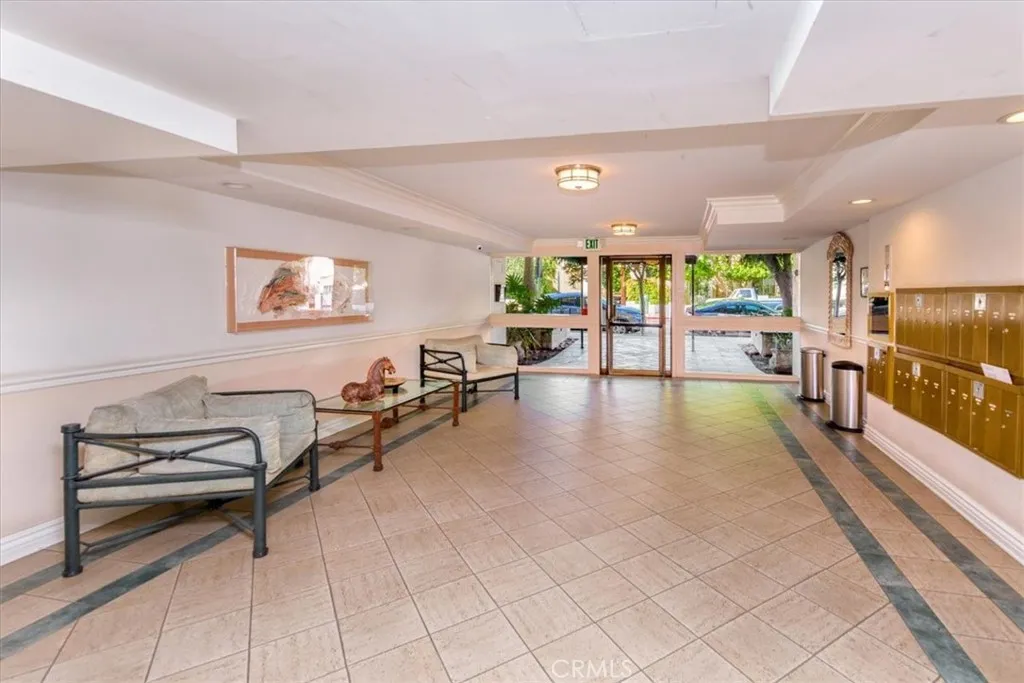 5310 Zelzah, Encino, California 91316 home-pic-2