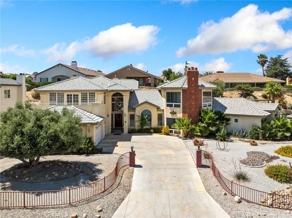 17970 Vista Point, Victorville, California 92395 home-pic-1