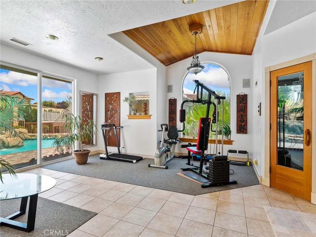 17970 Vista Point, Victorville, California 92395 home-pic-15