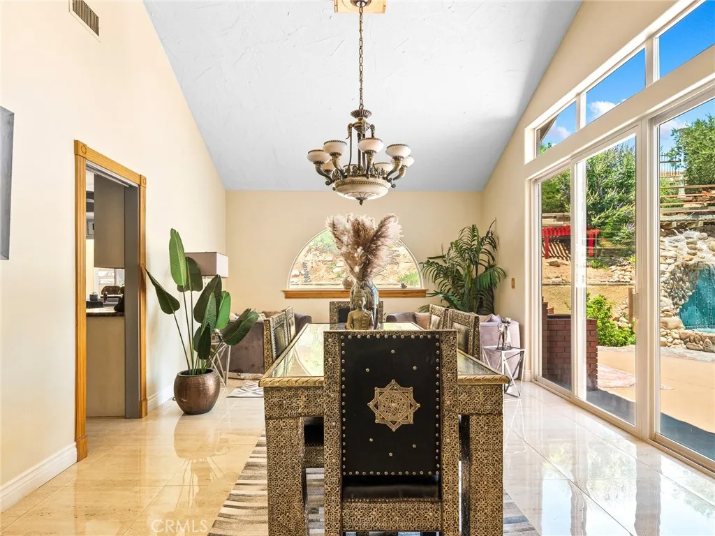 17970 Vista Point, Victorville, California 92395 home-pic-8