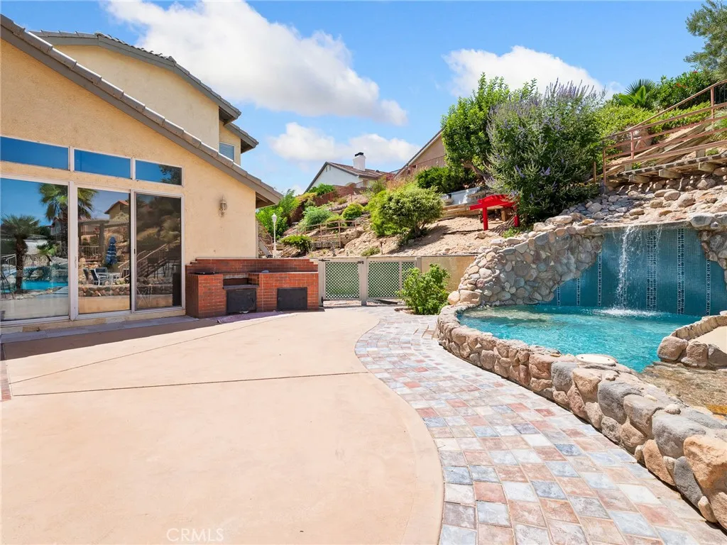 17970 Vista Point, Victorville, California 92395 home-pic-55