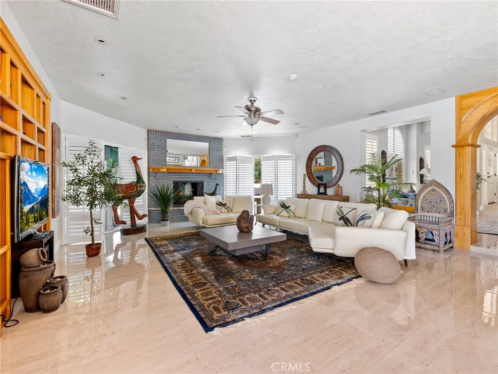17970 Vista Point, Victorville, California 92395 home-pic-11