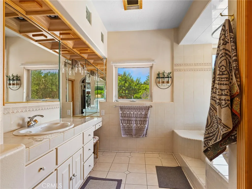 17970 Vista Point, Victorville, California 92395 home-pic-24