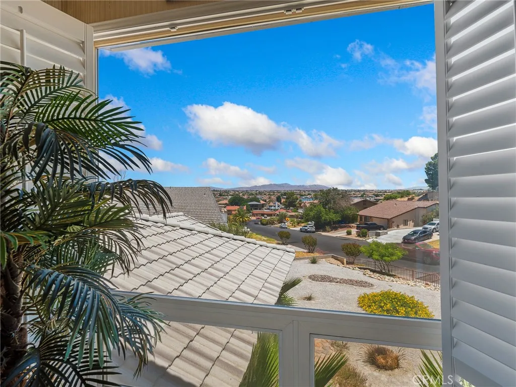 17970 Vista Point, Victorville, California 92395 home-pic-23