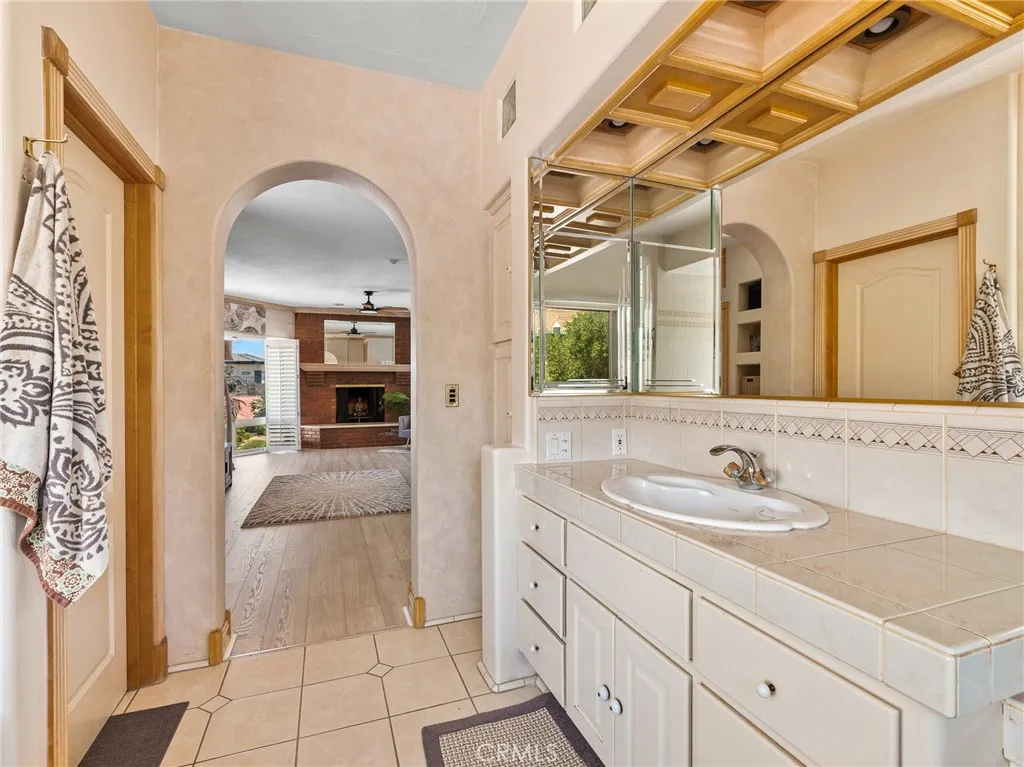 17970 Vista Point, Victorville, California 92395 home-pic-26