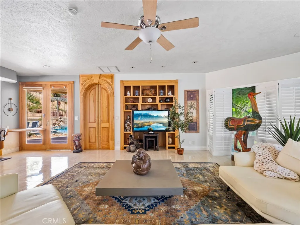 17970 Vista Point, Victorville, California 92395 home-pic-10