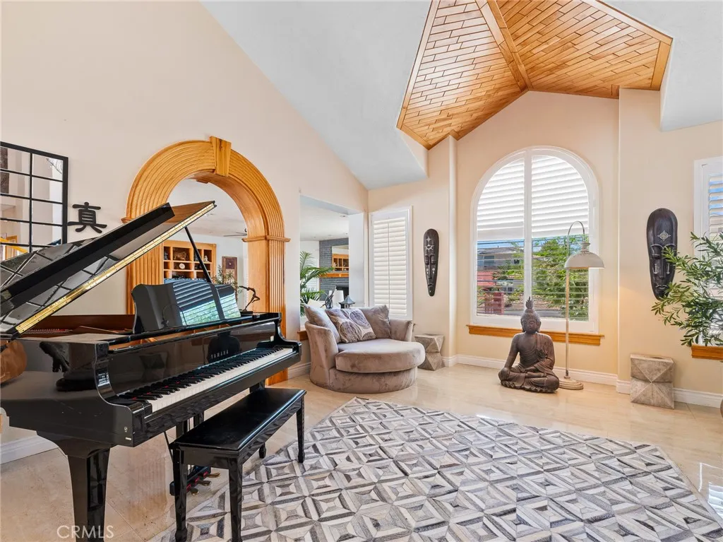 17970 Vista Point, Victorville, California 92395 home-pic-7