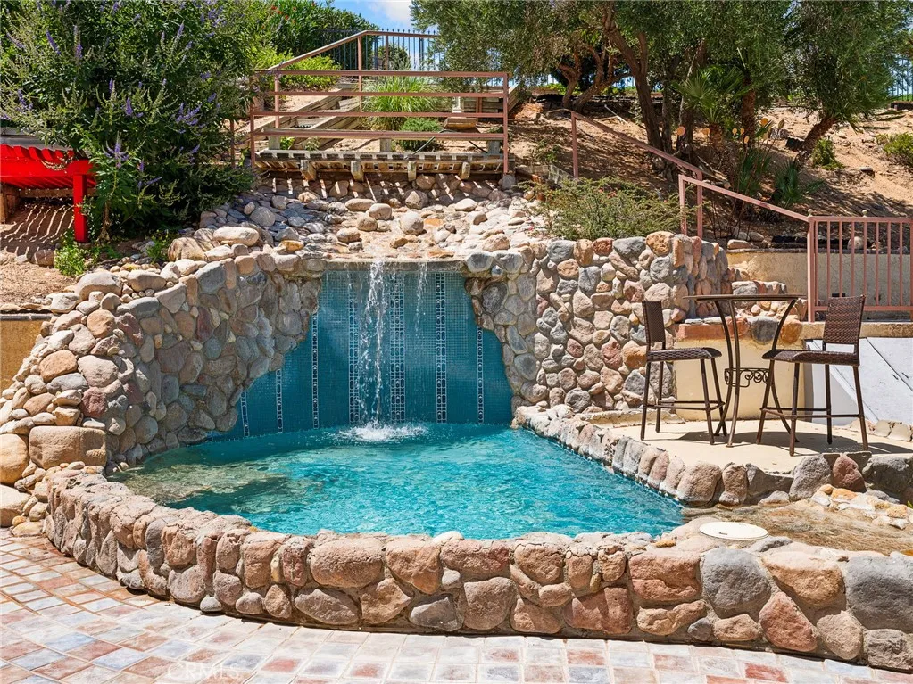 17970 Vista Point, Victorville, California 92395 home-pic-57