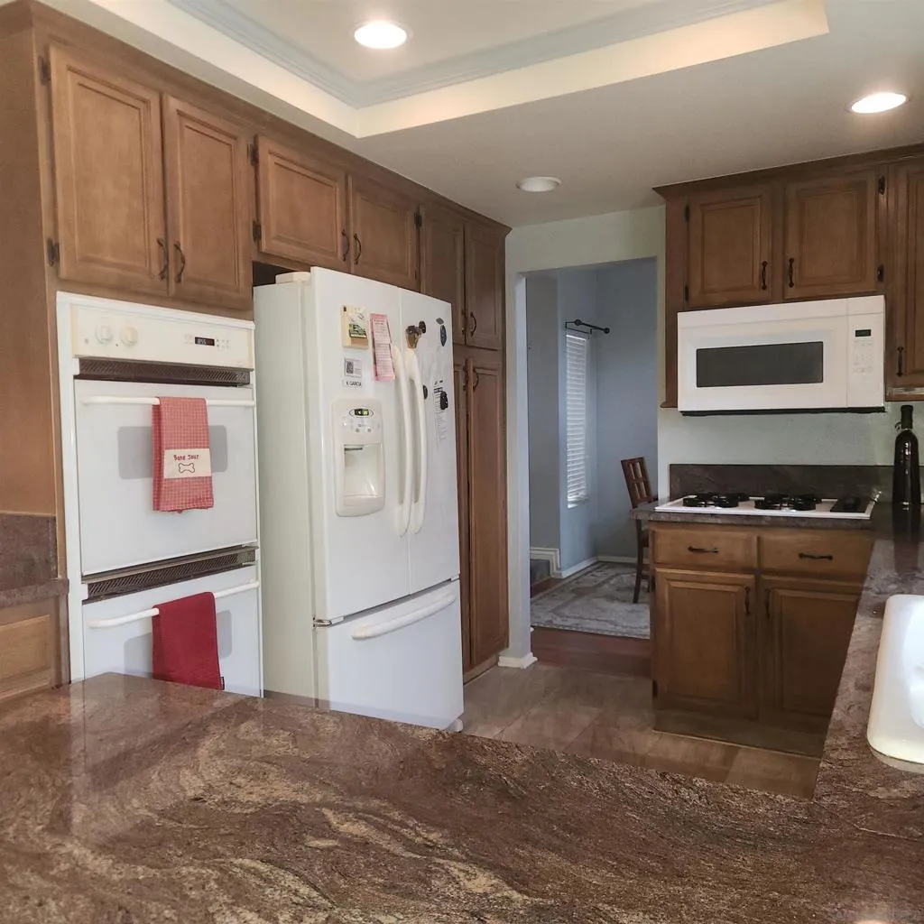 850 Corte Bellagio, Escondido, California 92026 home-pic-1