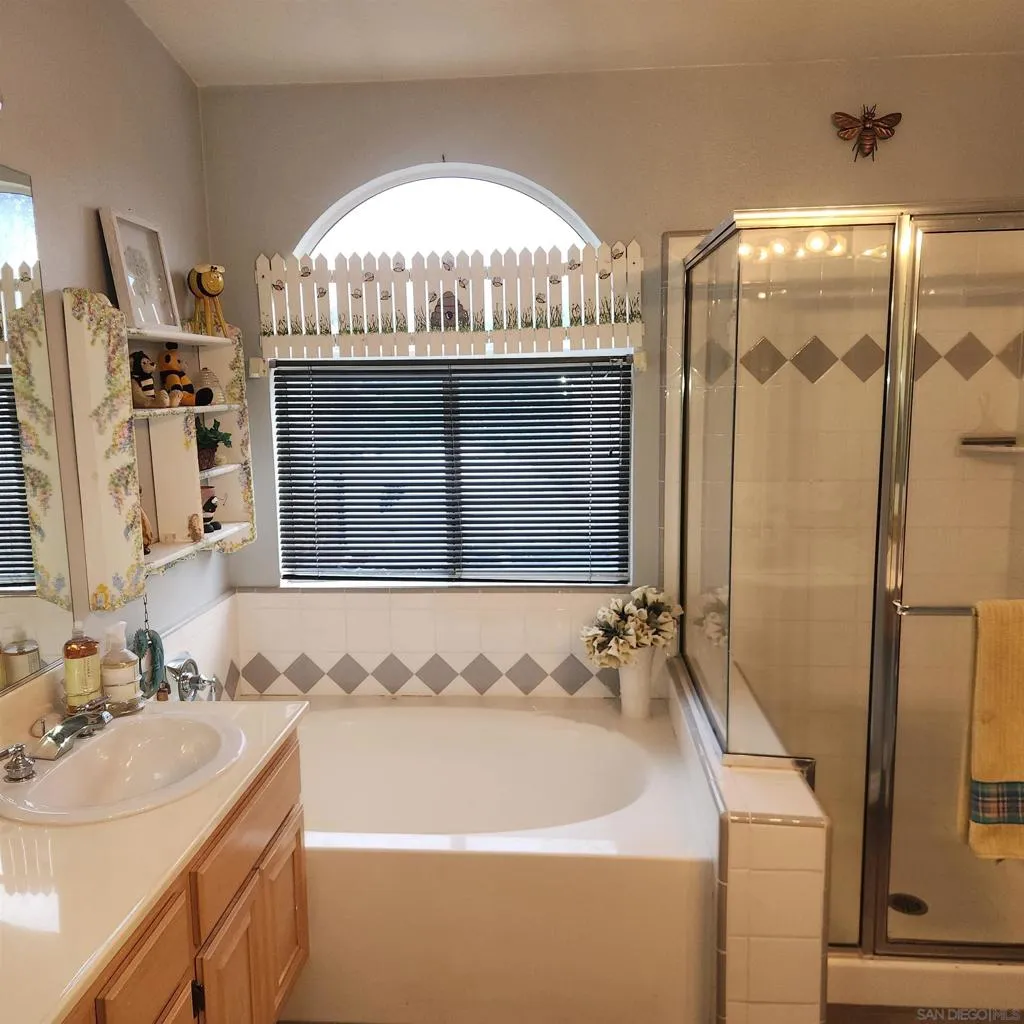 850 Corte Bellagio, Escondido, California 92026 home-pic-8