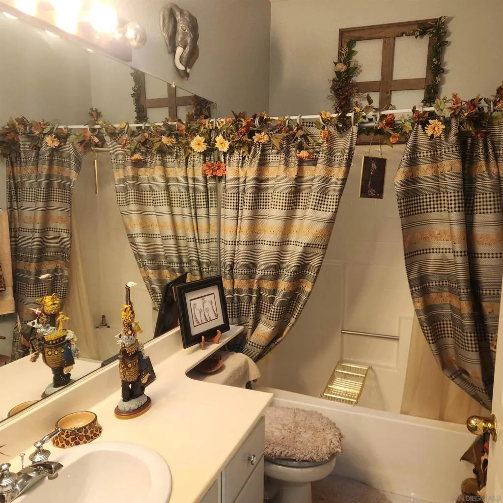 850 Corte Bellagio, Escondido, California 92026 home-pic-16