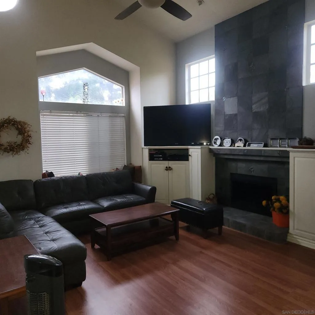 850 Corte Bellagio, Escondido, California 92026 home-pic-3