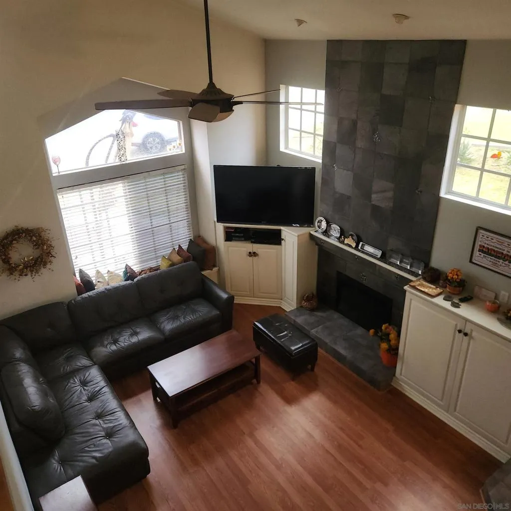 850 Corte Bellagio, Escondido, California 92026 home-pic-5