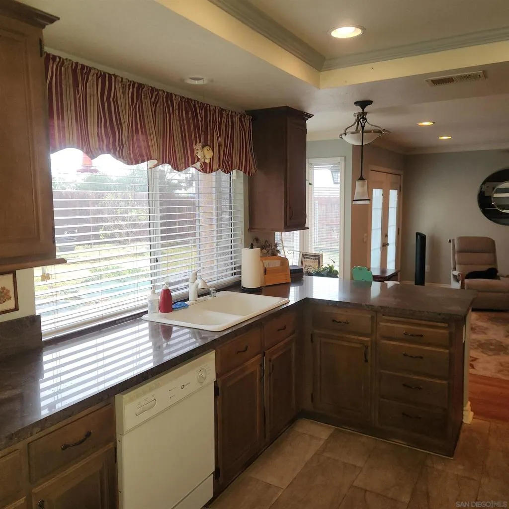 850 Corte Bellagio, Escondido, California 92026 home-pic-2