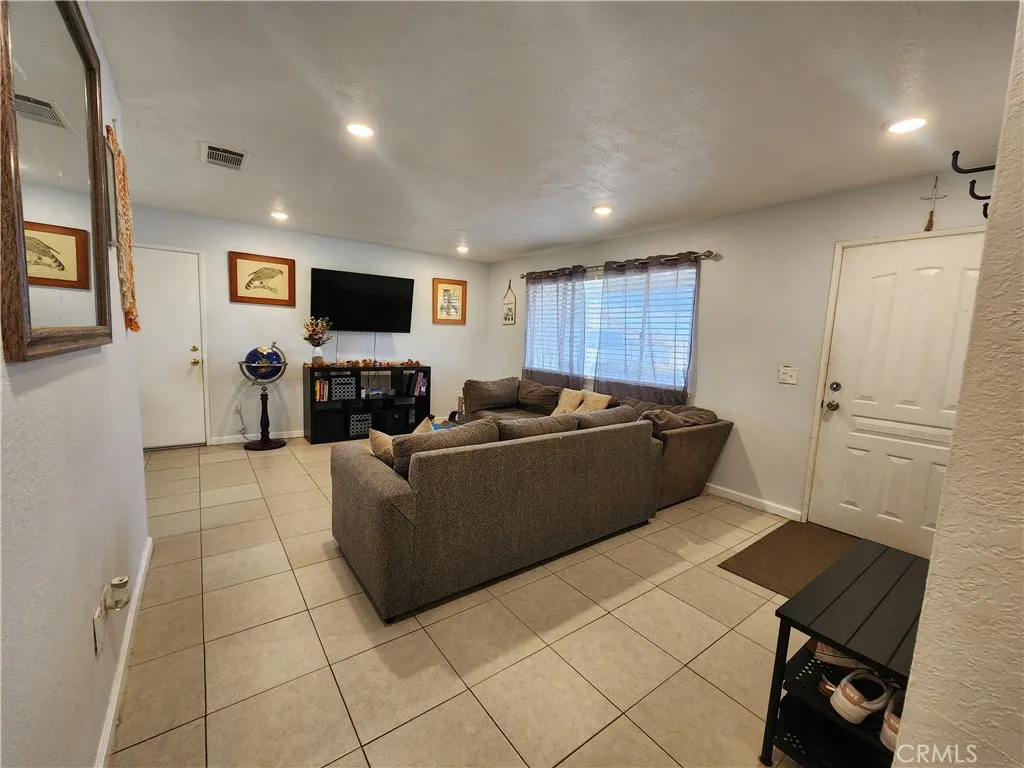 15142 Lanfair, Lancaster, California 93535 home-pic-5