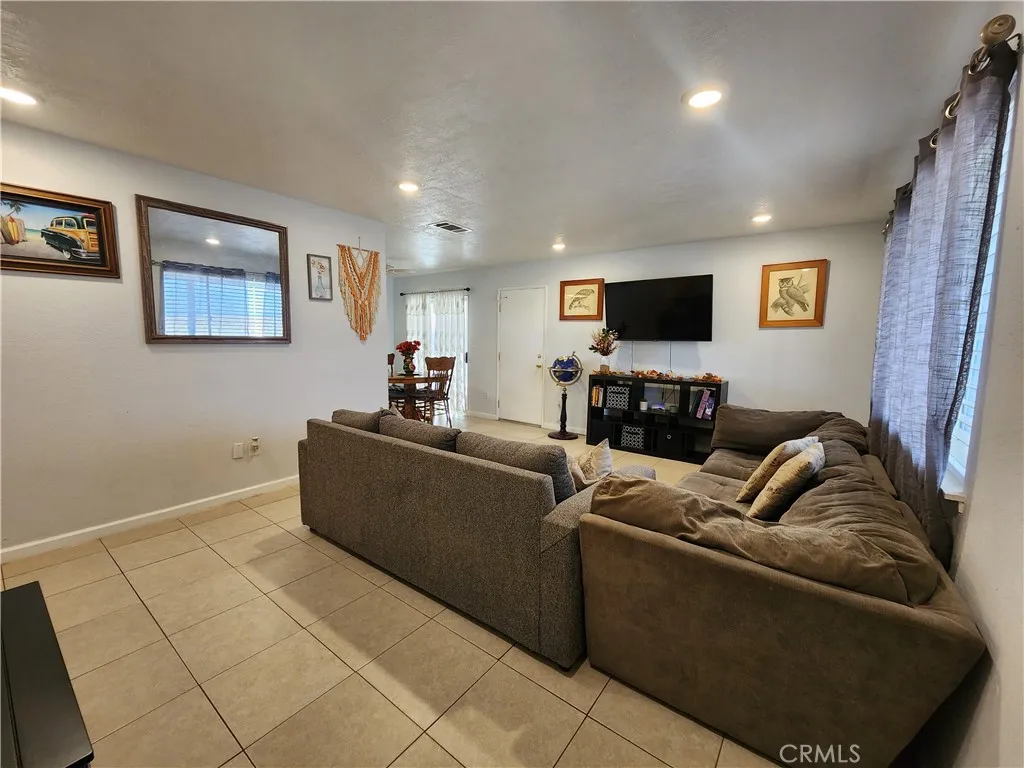 15142 Lanfair, Lancaster, California 93535 home-pic-4