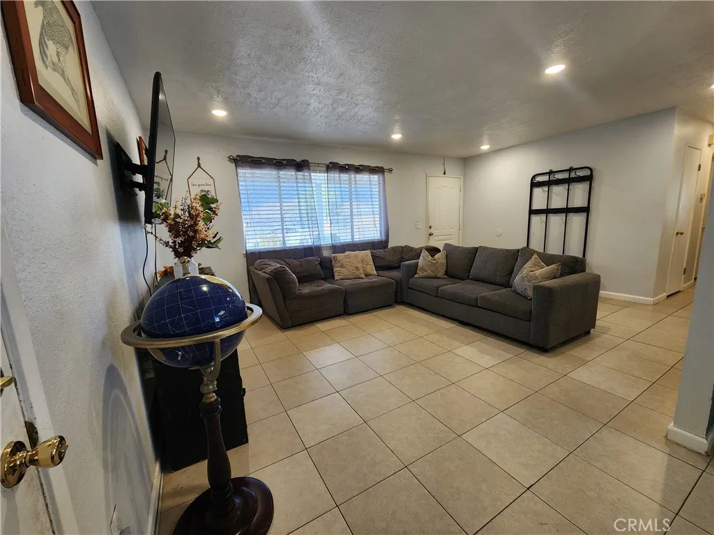 15142 Lanfair, Lancaster, California 93535 home-pic-6