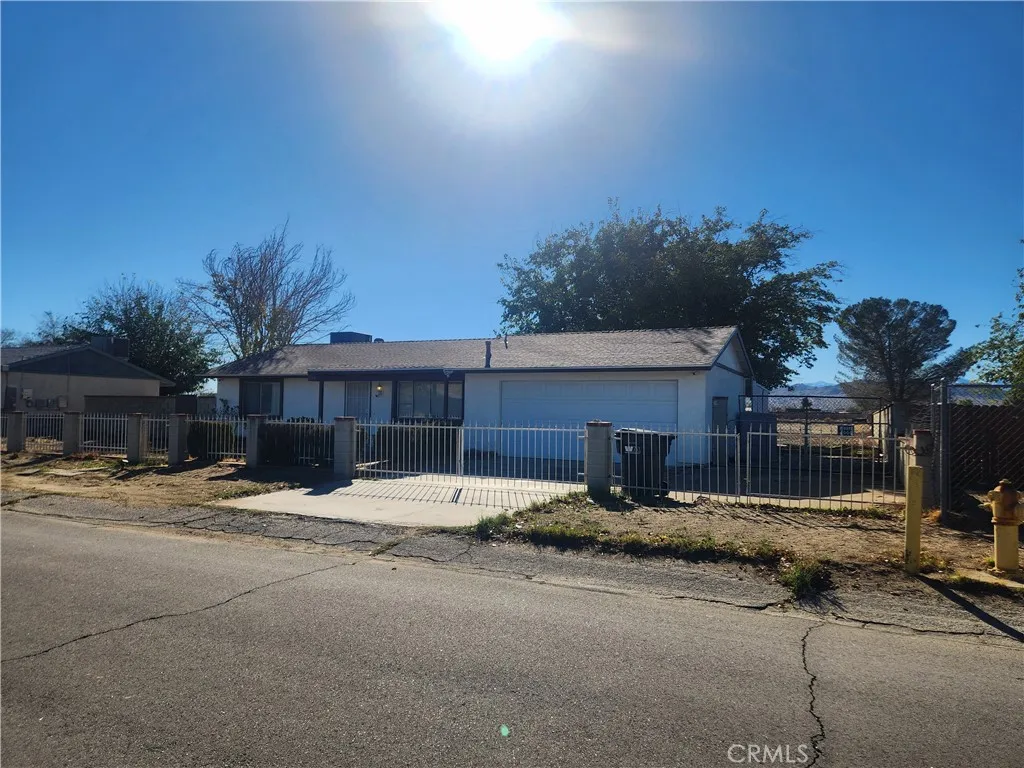 15142 Lanfair, Lancaster, California 93535 home-pic-2