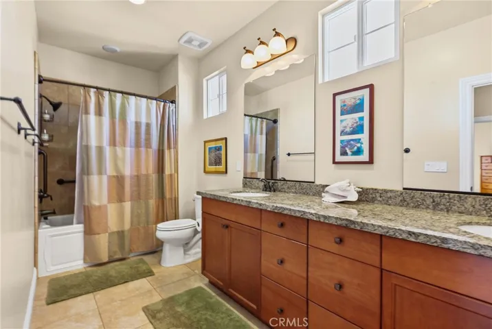 Large upstairs guest bathroom
