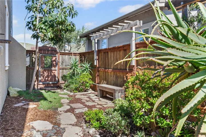 Side yard w/ entry gate