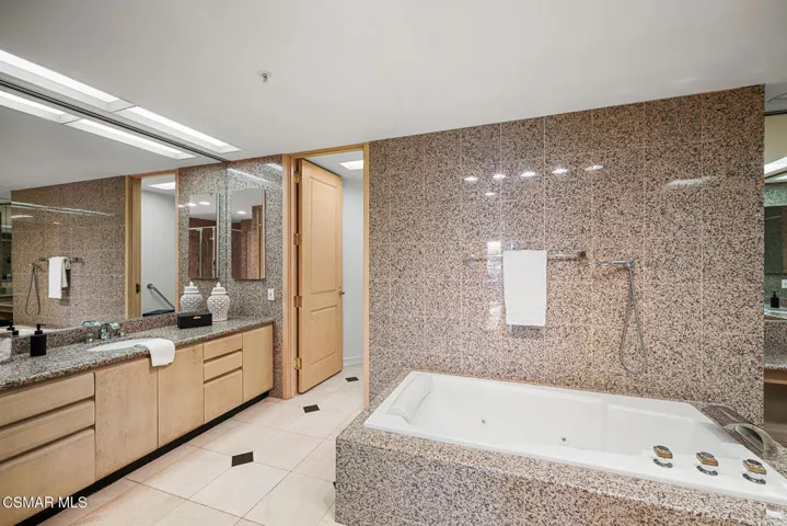 Wilshire Primary Suite-6