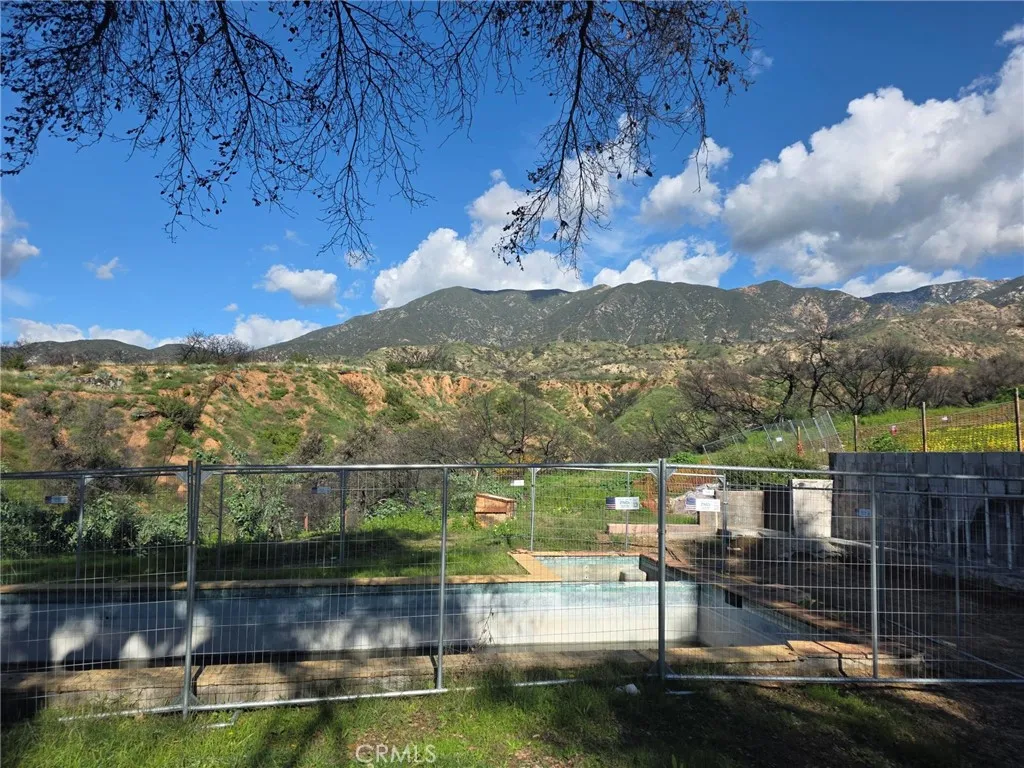 461 W Loma Alta