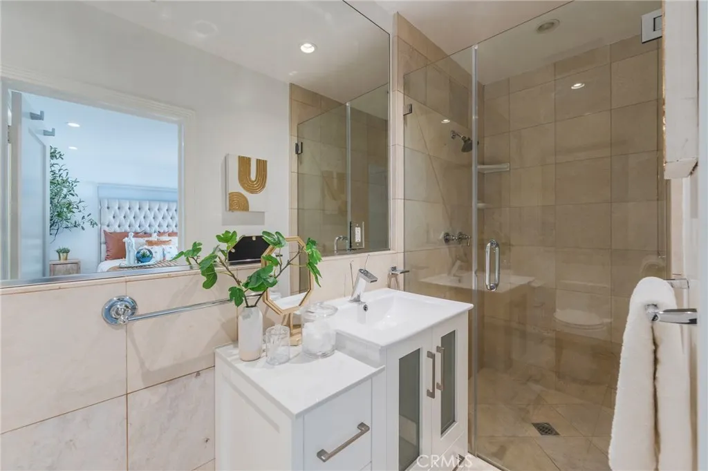 1240 N Olive Drive, West Hollywood, California 90069 home-pic-23
