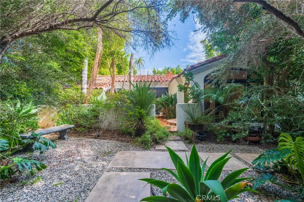 1240 N Olive Drive, West Hollywood, California 90069 home-pic-1
