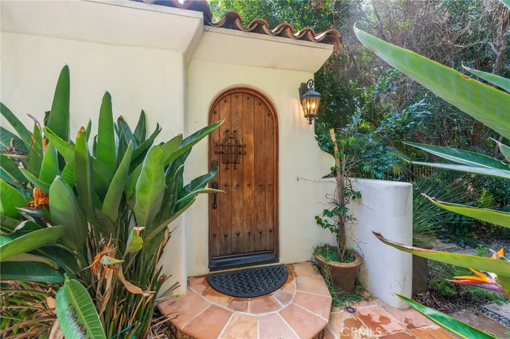 1240 N Olive Drive, West Hollywood, California 90069 home-pic-2