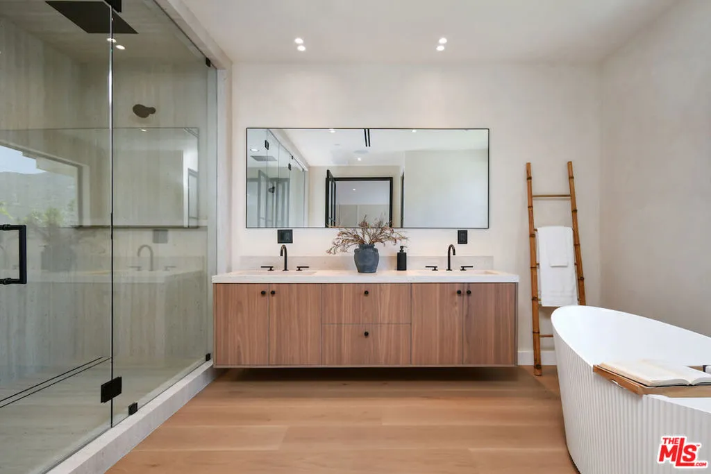 112 S Valley Street, Burbank, California 91505 home-pic-29
