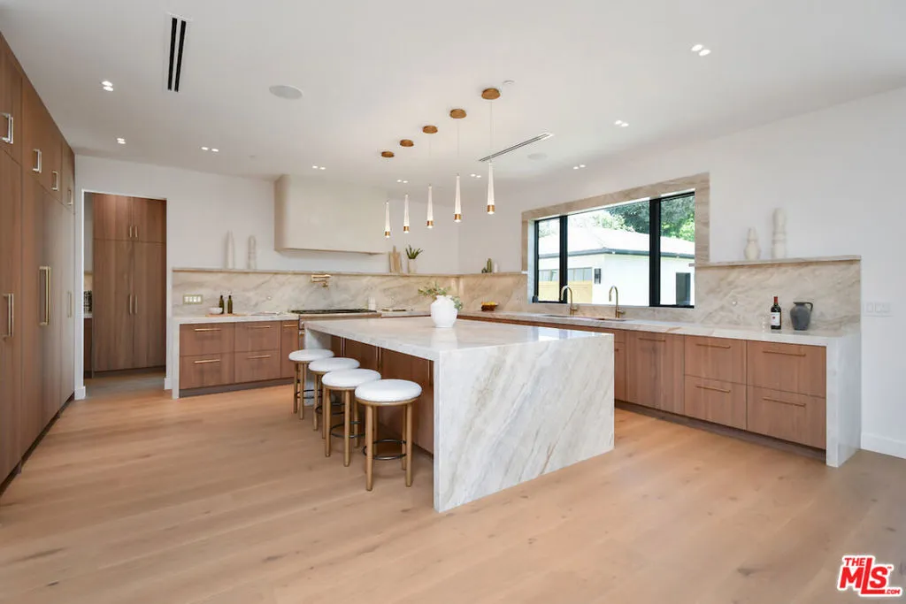 112 S Valley Street, Burbank, California 91505 home-pic-12