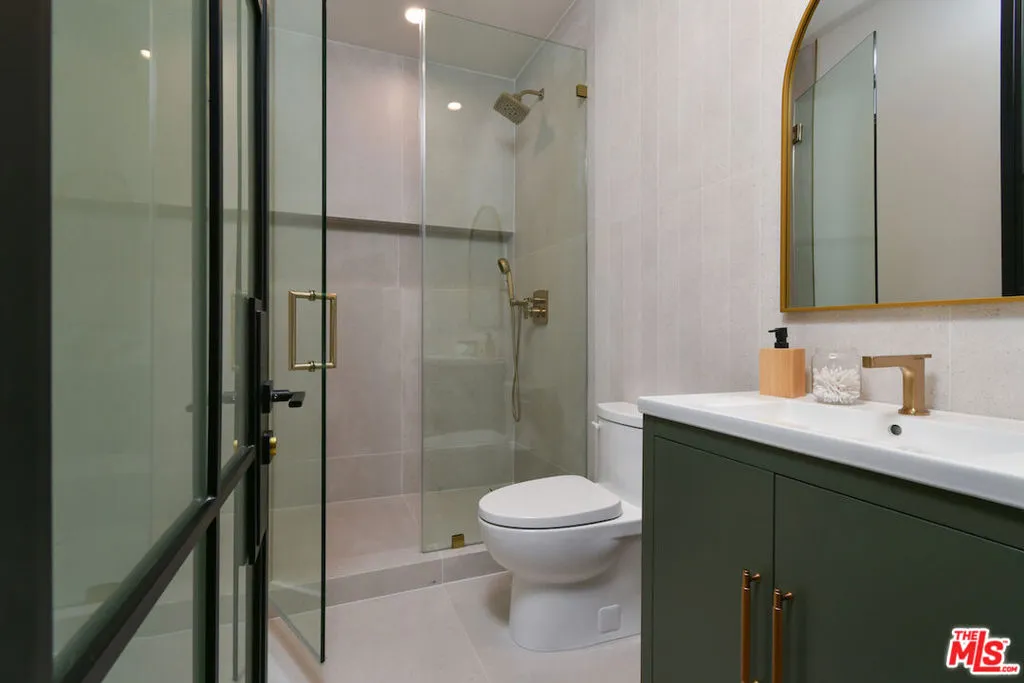 112 S Valley Street, Burbank, California 91505 home-pic-37