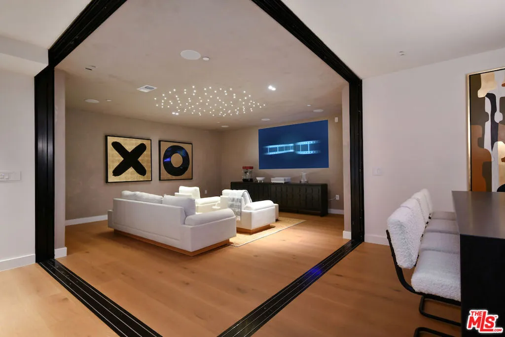 112 S Valley Street, Burbank, California 91505 home-pic-49