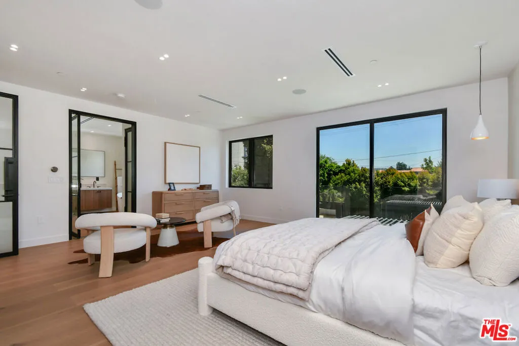 112 S Valley Street, Burbank, California 91505 home-pic-25