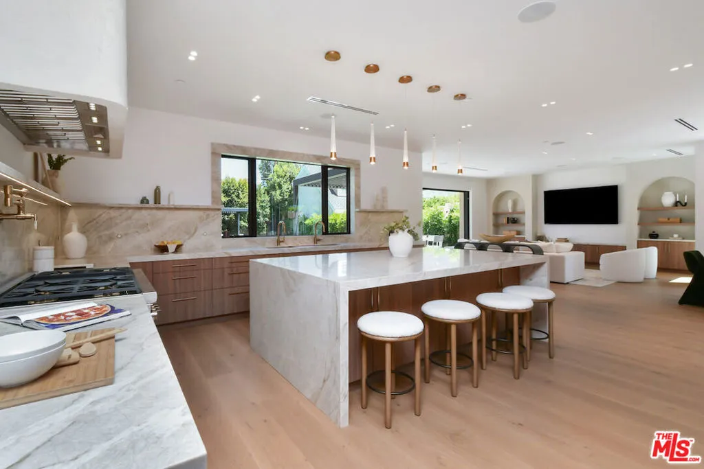 112 S Valley Street, Burbank, California 91505 home-pic-18