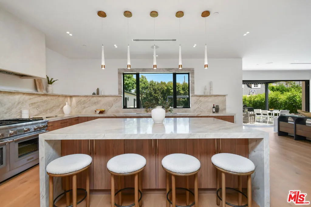 112 S Valley Street, Burbank, California 91505 home-pic-14
