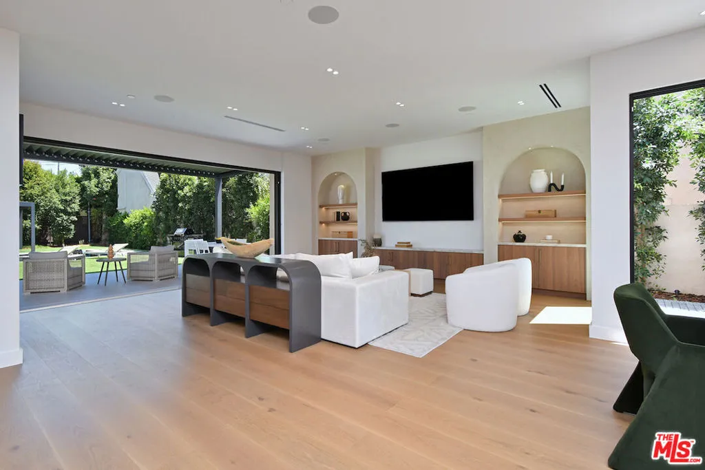 112 S Valley Street, Burbank, California 91505 home-pic-9
