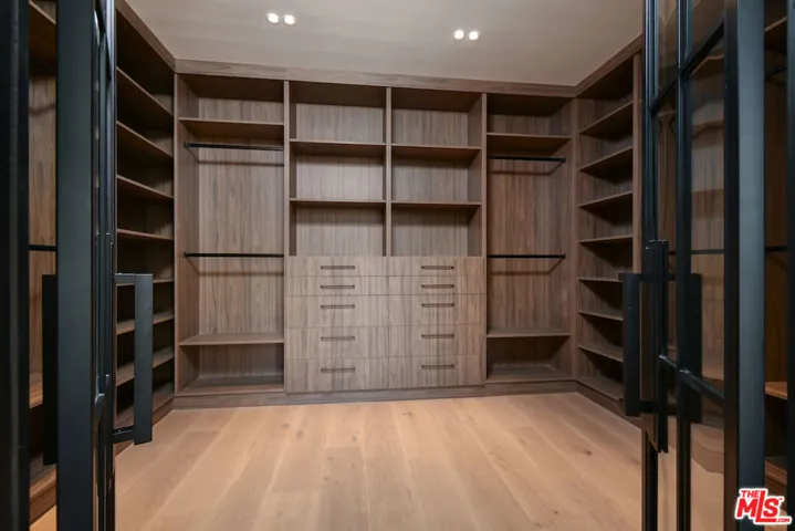 Primary suite walk-in closet