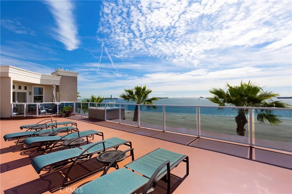 HOA - Sundeck