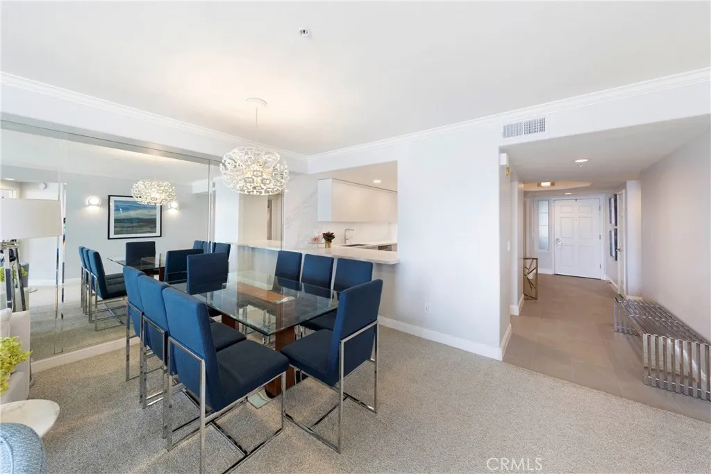 Light and Bright Dining Open Space
