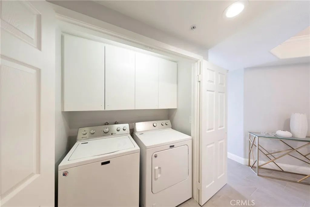 Hallway/Closet In-unit Laundry