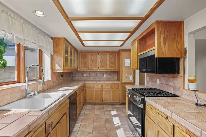 914 S Mcclelland, Santa Maria, California 93454