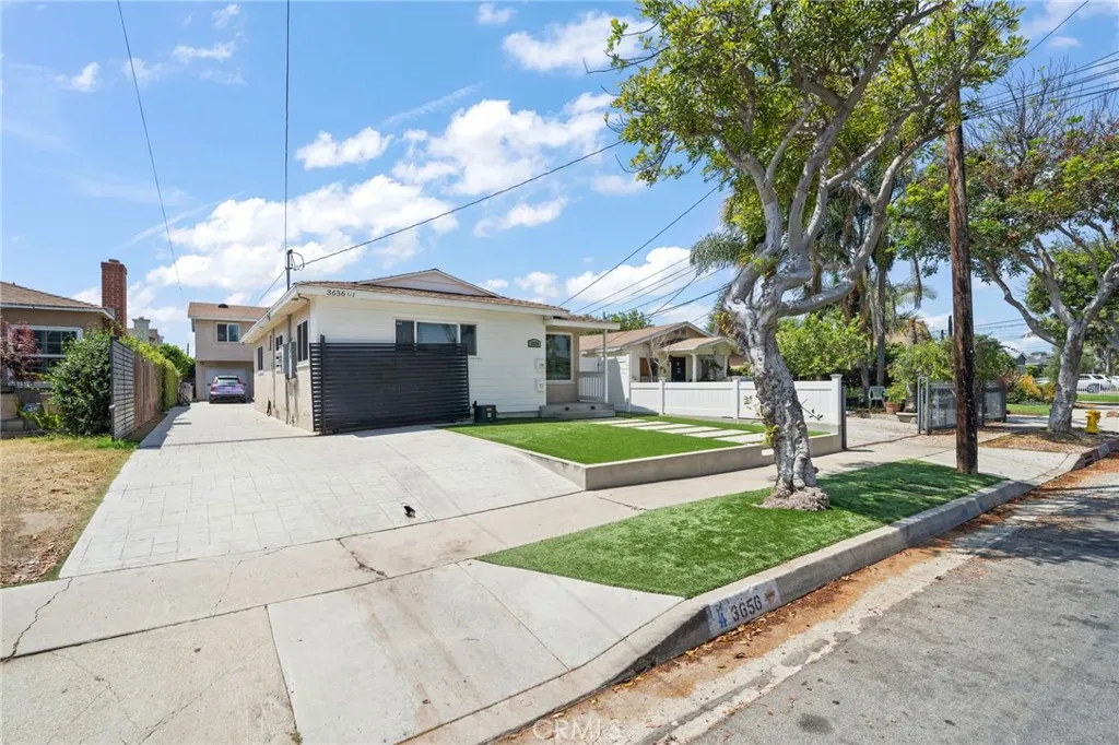 3656 W 108th Street, Inglewood, California 90303 home-pic-2