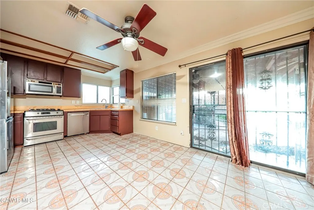 43319 27th W, Lancaster, California 93536 home-pic-6