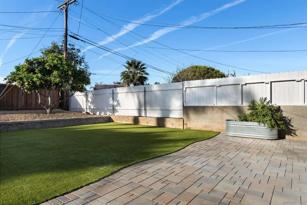 1412 Frankfort St, San Diego, California 92110 home-pic-26